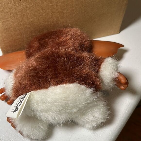 Gremlin Gizmo NECA Collection Rare Plush TV Warner Bros Mini 6in - Picture 8 of 13